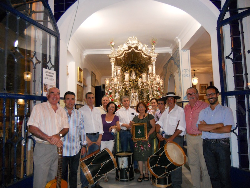 Foto de familia donde todo el grupo