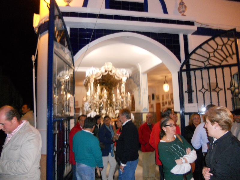 Ambiente que se respiraba a las puertas de la Casa Hermandad