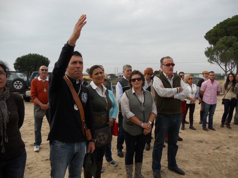 A las doce de la mañana se rezó el Ángelus y el Hermano Mayor lanzó los Vivias