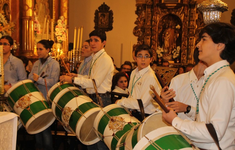 Los tamborileros de la Matriz, durante el concierto de la AM de la Redención.