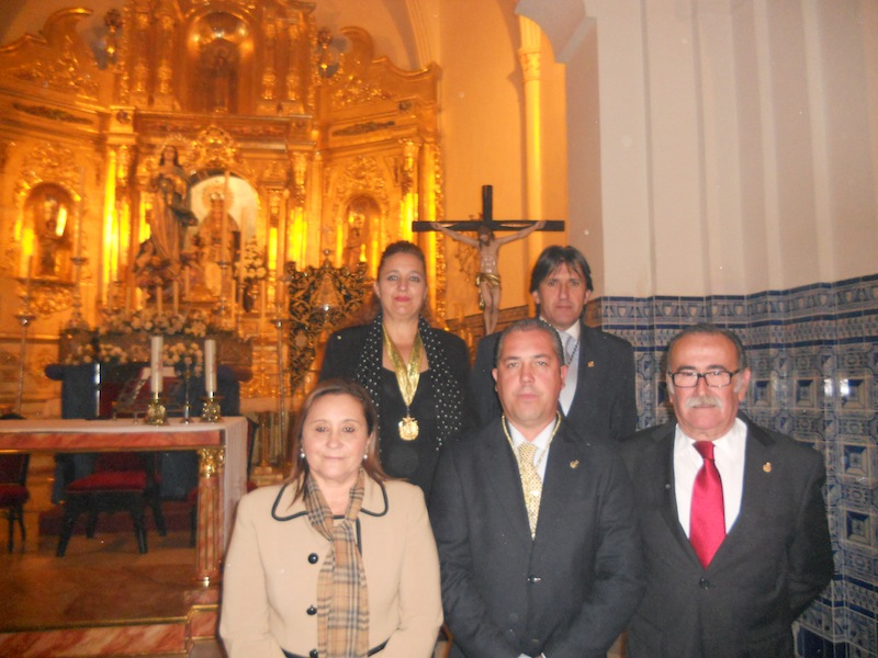 El nuevo Presidente, Pedro Jesús Álvarez con los Presidentes de las Hermandades de Gibraleón y Punta Umbría, Francisco Amorós y la Alcaldesa isleña Mª Luísa Faneca