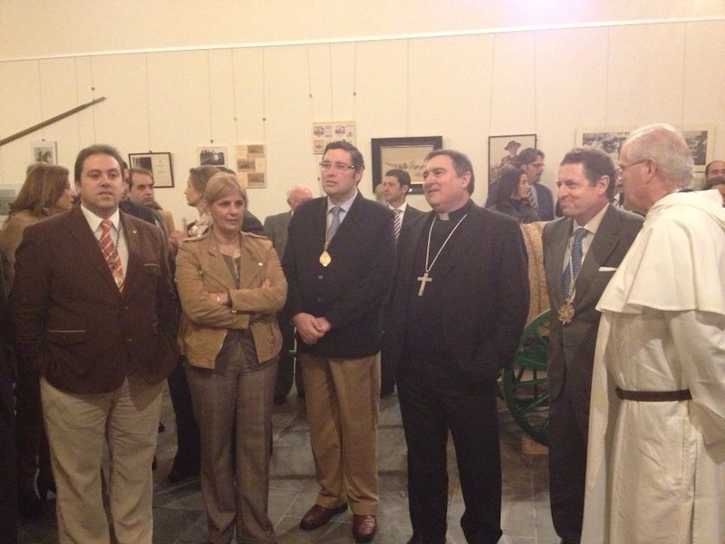 El Presidente de la Hdad. Matriz, acompañado del Sr. obispo, la Alcaldesa y el Hno. Mayor de la Hdad. de Jerez