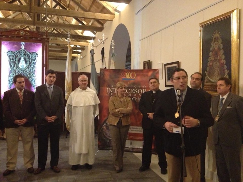 El Presidente de la Hdad. Matriz, Juan Ignacio Reales, presentando la exposición