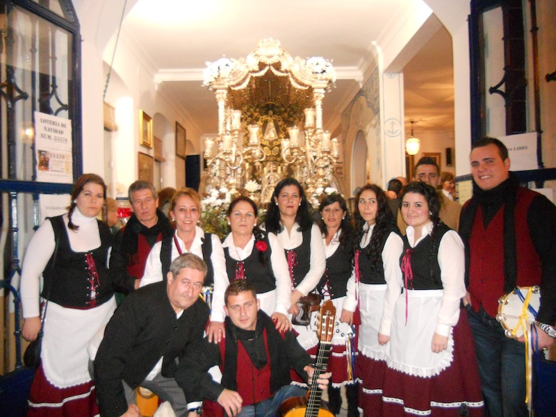 Foto de familia del Coro de Campanilleros de la Punta del Caimán