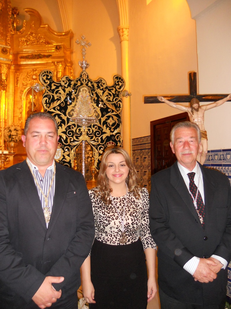 Emiliano Cabot y Bella Reyes con el Presidente y ante nuestro Simpecado