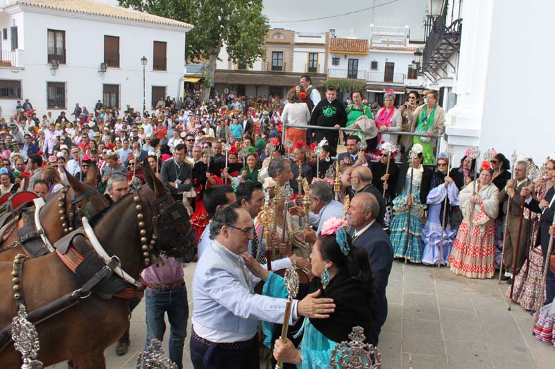 El presidente de la Hdad. de Medina del Campo es recibido por la Hermandad Matriz de Almonte (foto rocio.com)