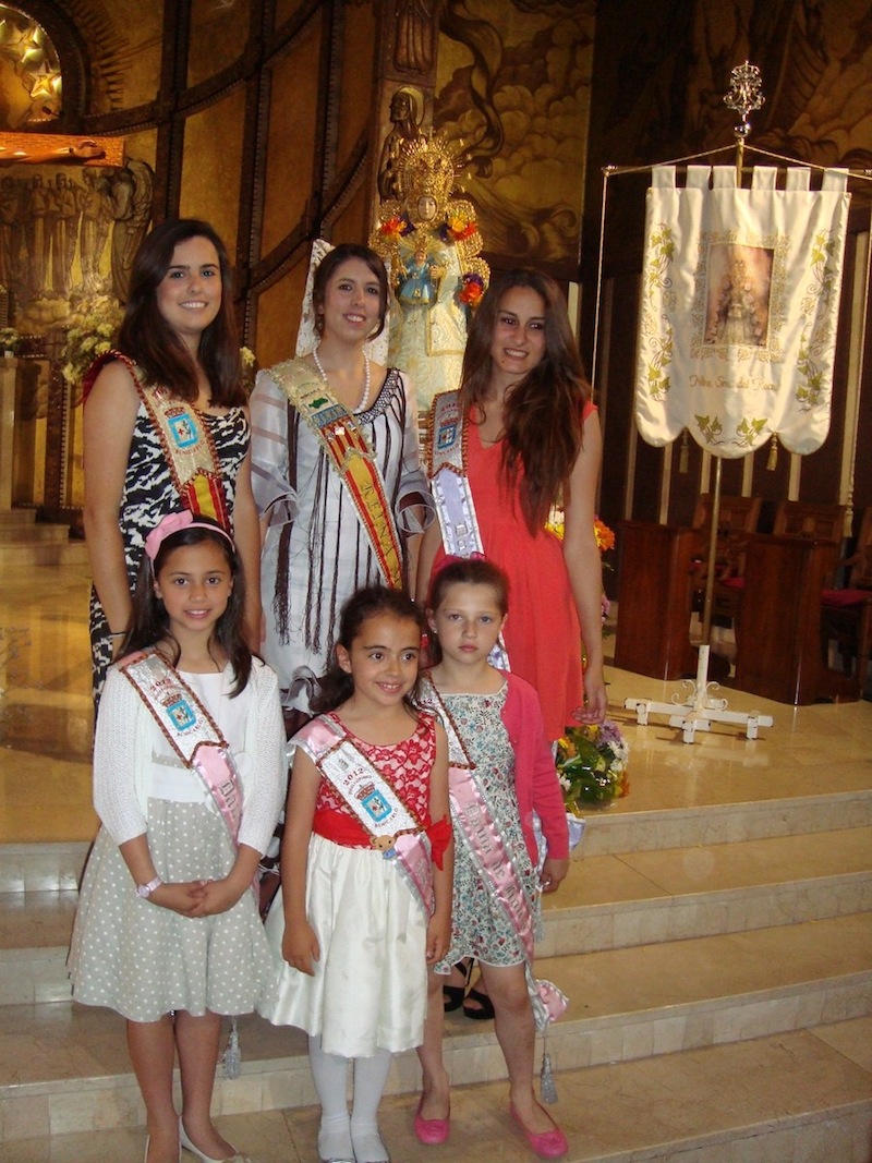 Noelia, Reina Mayor y su Dama Laura