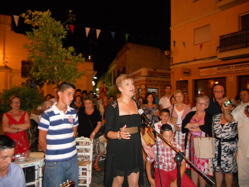 Sara Cáceres interpretando la Salve