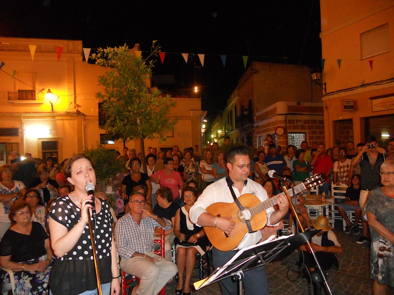 Elena Bodes y Jesús Perea interpretando la Salve y sevillanas