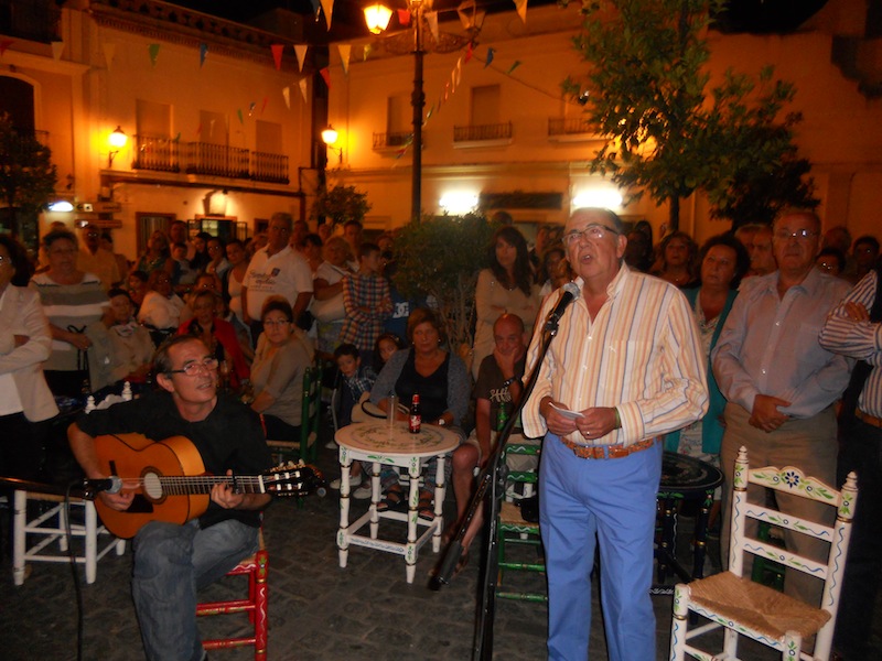 Acompañado a la guitarra por Antonio Rodríguez