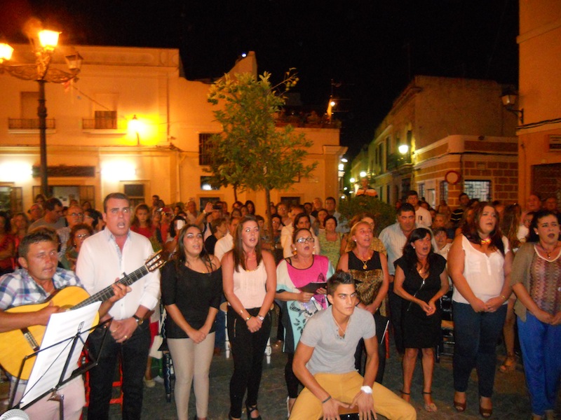 Con el hermoso sonido de la flauta comienza el canto de la Salve por parta del Coro de la Hermandad de la Virgen del Mar