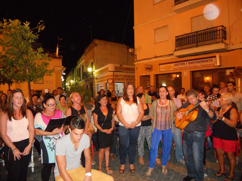 Momento en el que están interpretando la Plegaria en honor de la Madre de todos los Punteros