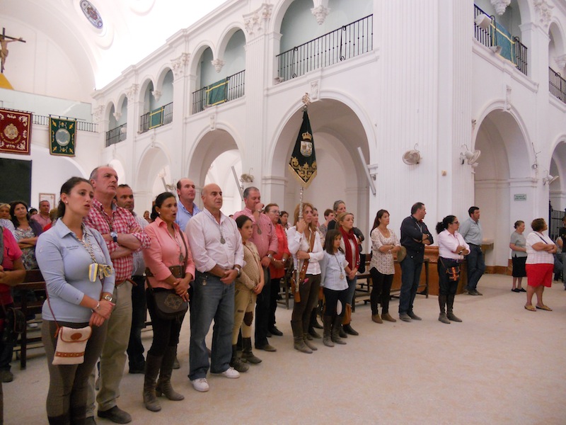 En la Ermita de El Rocío celebrando la Santa Misa