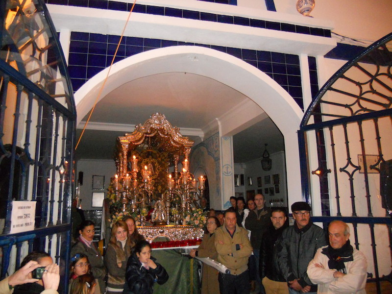 El Grupo Siempre Contigo interpretando unas sevillanas