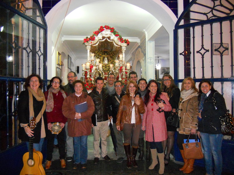 el Coro de la Parroquia del Gran Poder ante el Simpecado