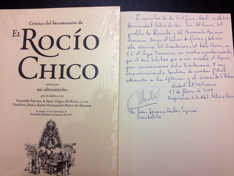 Texto de la dedicatoria de la Crónica del Bicentenario, que regaló a S.S. el Papa el Presidente de la Hermandad, en la peregrinación a Roma