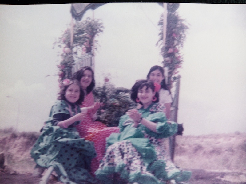 Empezando por abajo a la izquierda y en sentido horario: Rosario Maria, Rocío, Pepi y Nuria (yo xD).