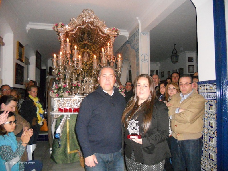 El Presidente de la Hermandad, Pedro Jesús Álvarez con Rocío Galán, Directora del Coro de la Hermandad de Gibraleón