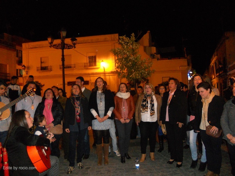 Interpretando la Salve el Coro de la Real e Ilustre Hermandad del Rocío de Gibraleón