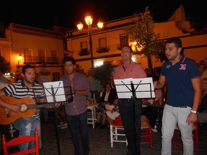 Los Tomilleros cantando la Salve