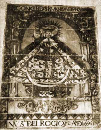 En la portada sur de la antigua ermita se encontraba un azulejo fechado en 1696 (mide 1,28 m. alto, 0,83 m. ancho)