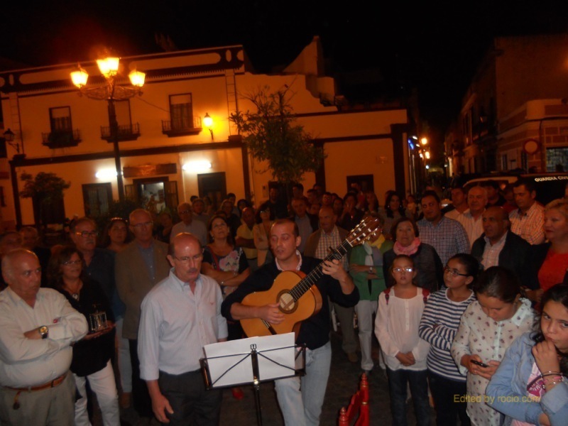 Ambiente de la Plazoleta mientras interpretaban unas sevillanas