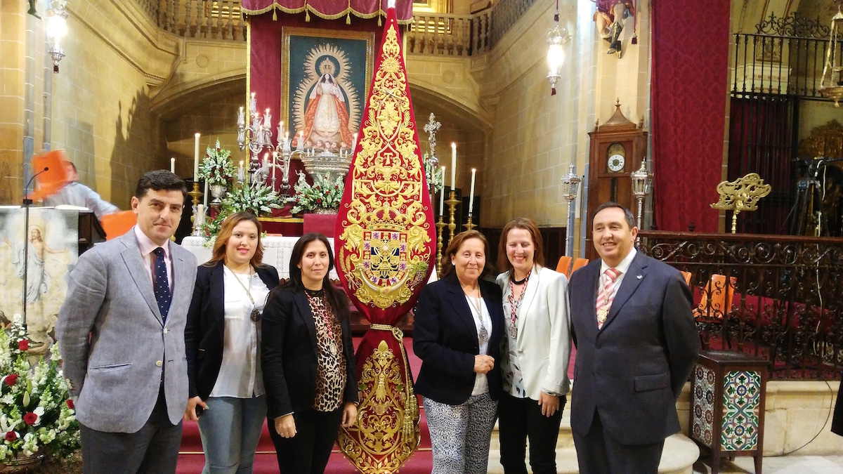Pregón Montemayor 2015-EL PREGONERO, JUNTO A LOS MAYORDOMOS Y EL HERMANO MAYOR EL PRIMER DIA DE TRIDUO