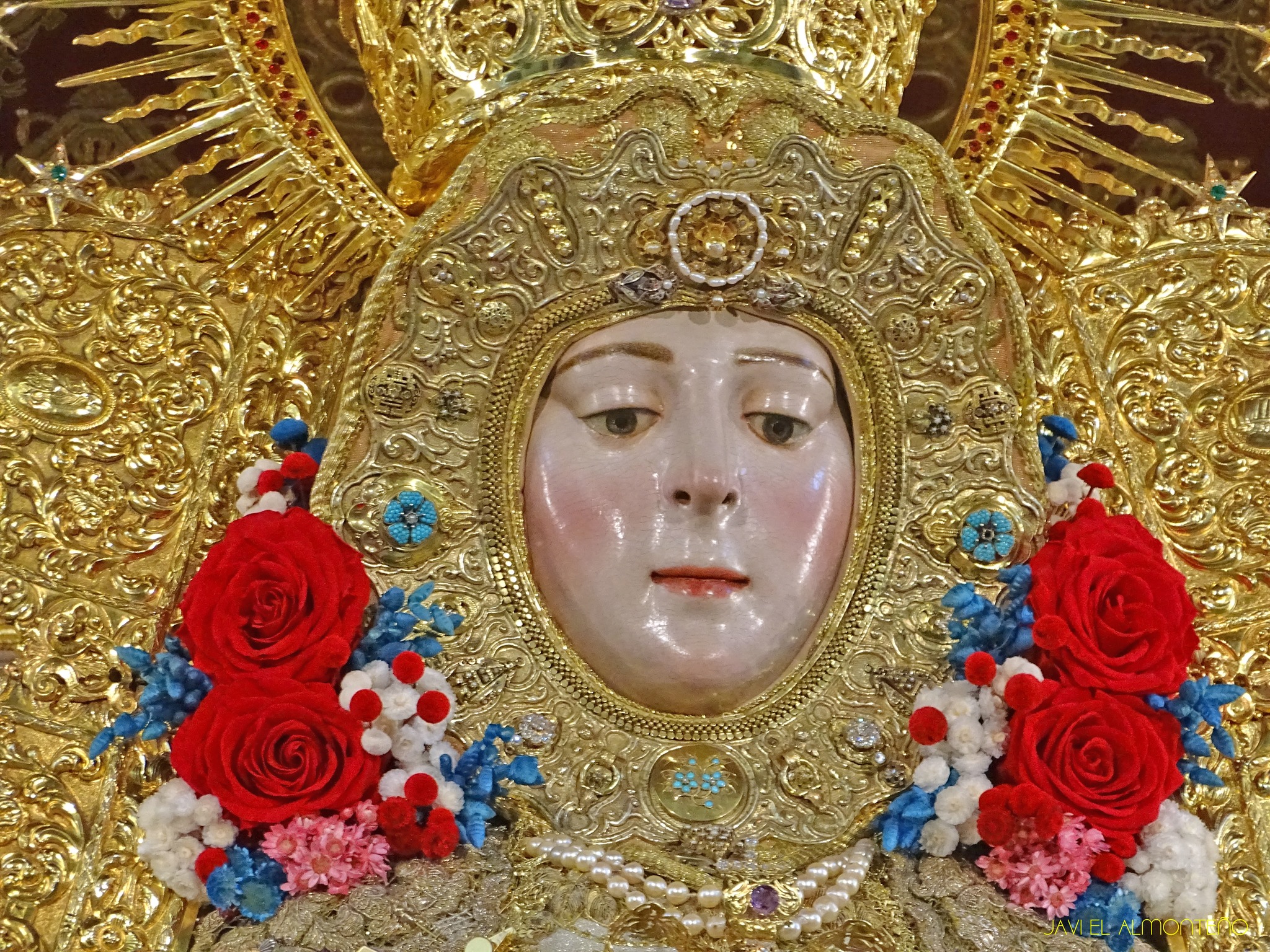 virgen preparada en las andas procesion rocio 2024 1