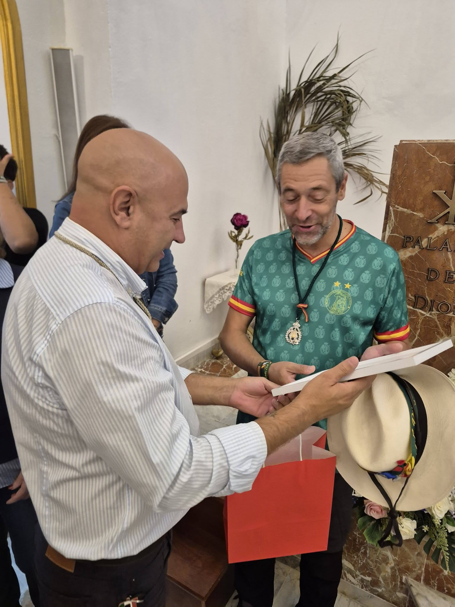 emigrantes despide a la guardia civil 1