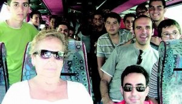 Más de cien diocesanos asistieron anoche en el estreno de Disur-Rocío 2008