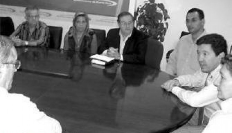 Puerto Real – El alcalde recibe a la nueva junta de la hermandad del Rocío