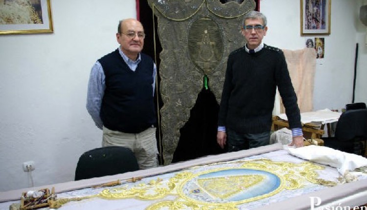 Santa Bárbara realiza una réplica del Simpecado de la hermandad Matriz del Rocío de Almonte