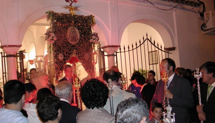 Hermandad del Rocío de Gines – Traslado del Simpecado y Solemne Novena