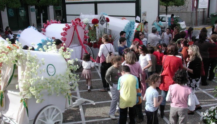 Las “Carretas Chicas” vuelven a recorrer esta semana las calles de Gines como preludio de la Romería del Rocío