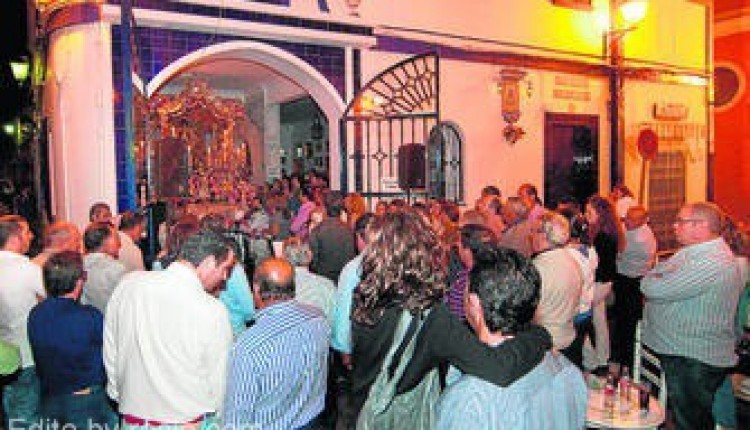 Isla Cristina canta la salve a su Simpecado