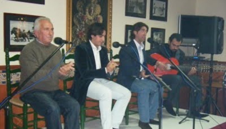 Noche Buena Flamenca de la Plazuela actúa en la Casa-Hermandad del Rocío de Arcos en beneficio de la Bolsa de Caridad.
