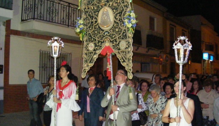 El Simpecado de la Hermandad del Rocío de Gines ya se encuentra en la Parroquia para la Novena