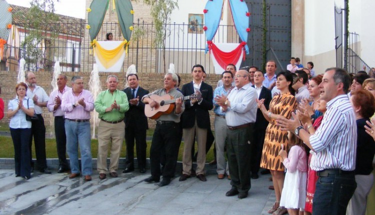El Ayuntamiento de Gines rinde homenaje a las sevillanas de la localidad, una de las grandes señas de identidad del municipio