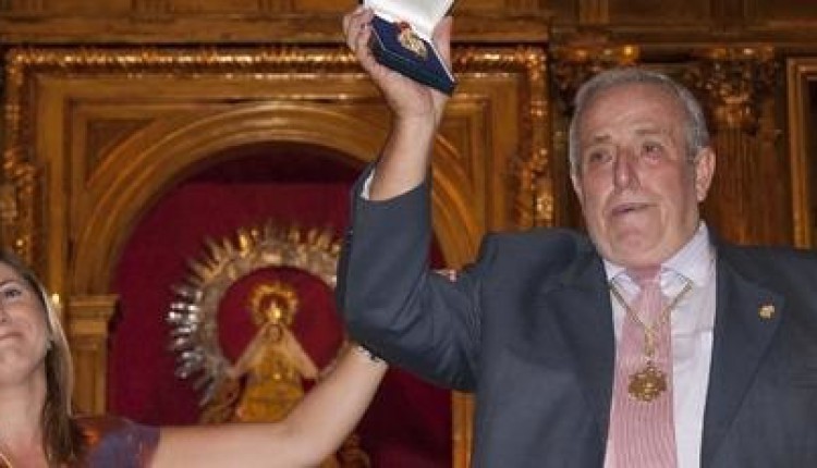 La hermandad de El Rocío de Sanlucar de Barrameda recibe la Medalla de Oro de la ciudad