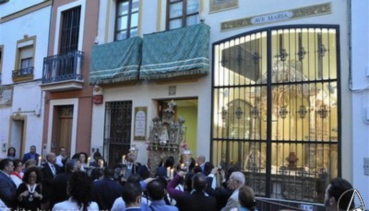 Rosario de la Aurora con el Simpecado de la Hermandad del Rocío de la Macarena