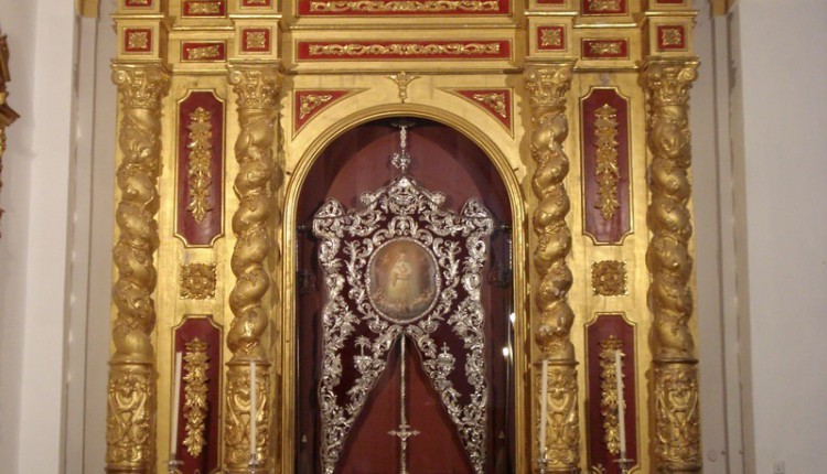 RESTAURACIÓN DEL RETABLO DEL SIMPECADO DE LA PRIMERA Y MÁS ANTIGUA HERMANDAD DEL ROCÍO DE VILLAMANRIQUE.