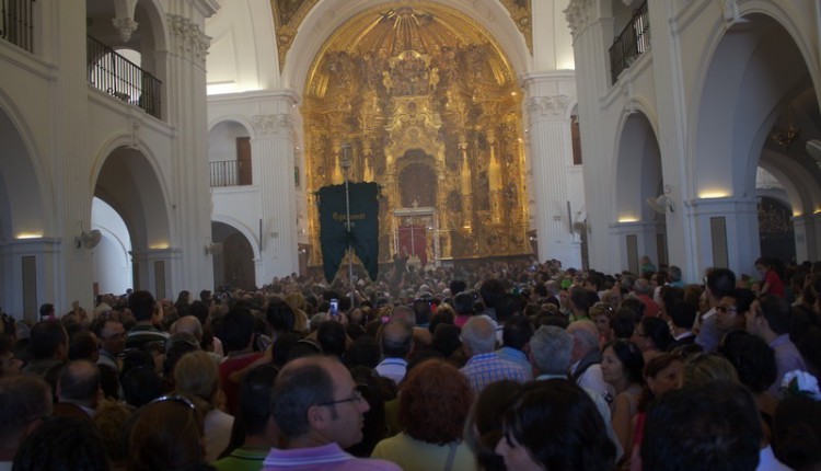 Procesión de la Virgen del Rocío interrumpida a las 8,15 de la mañana (2)