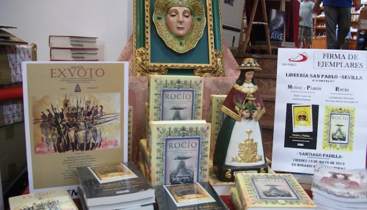 Sevilla – Acto de firmas de ejemplares sobre El Rocío en Librería San Pablo  Santiago Padilla