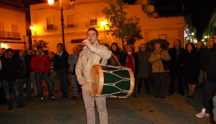 Hermandad de Isla Cristina – JOSE MANUEL CLEMENTE, TAMBORILERO, TOCA LA SALVE