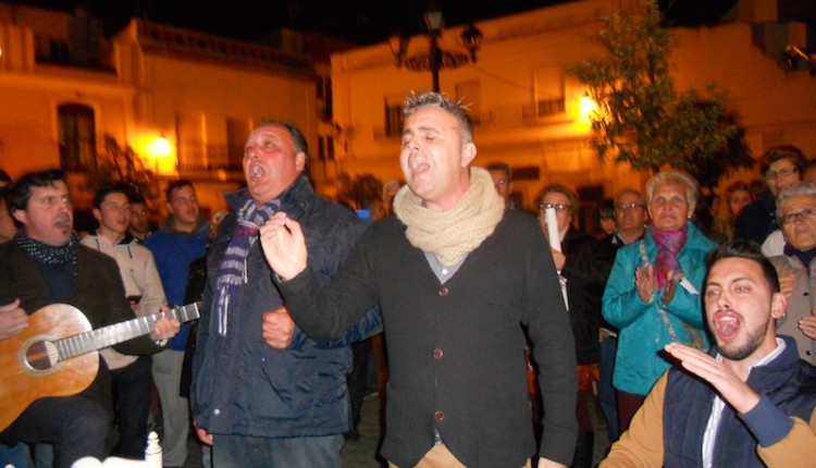 Hermandad de Isla Cristina – PERÉ Y SUS AMIGOS CANTAN LA SALVE