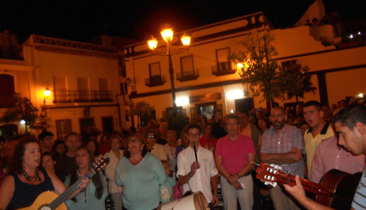 Hermandad de Isla Cristina – EL CORO LA FAMILIA CANTA LA SALVE