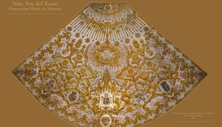 Hermandad Matriz – Nuevo terno completo bordado en oro fino, para la Santísima Virgen del Rocío