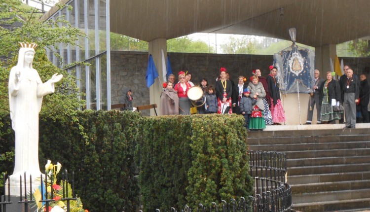 Hdad. de Bruselas – Momentos vividos para compartir… 15 años de peregrinacion al Santuario de Ntra. Sra. del Corazon de Oro (Beauraing, Bélgica)
