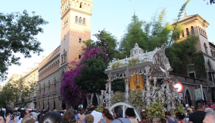 Entrada de la Hermandad de Rocío-Macarena 2015