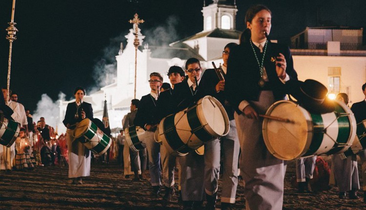 Santa Misa de la Asociación Cultural de Tamborileros de Andalucía en el Rocío – Misa en Directo
